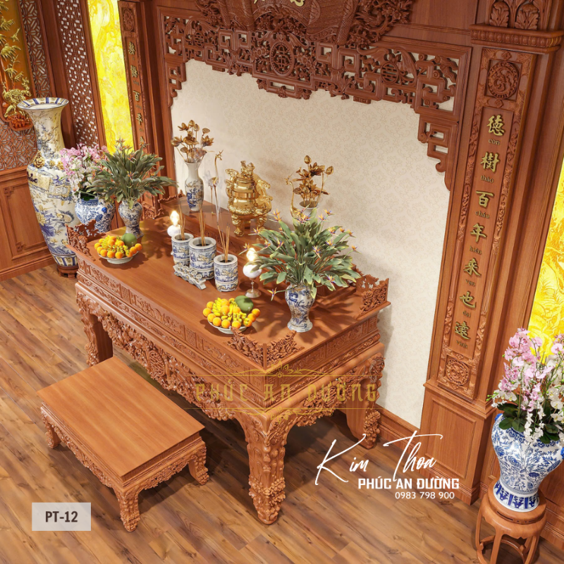 Phòng thờ biệt thự phong cách Á Đông đương đại PT-12 bằng gỗ tự nhiên cao cấp, nổi bật với hệ cột gỗ, cửa võng chạm khắc, tranh trúc chỉ hoa sen và bố cục đối xứng chuẩn phong thủy, phù hợp biệt thự, nhà vườn và nhà mái Nhật.