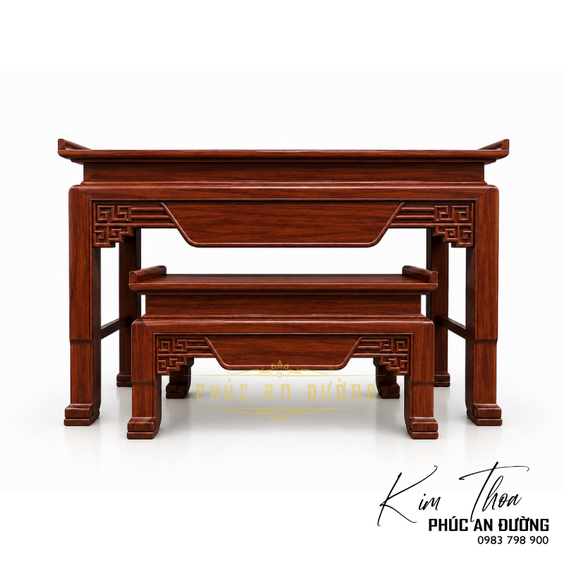 Bàn thờ đứng gỗ Gõ Đỏ BTD-58 kích thước 1m75 với thiết kế hiện đại, đường nét tinh giản, họa tiết triện và bàn cơm đồng bộ. Phù hợp cho phòng thờ gia tiên, nhà phố và biệt thự.