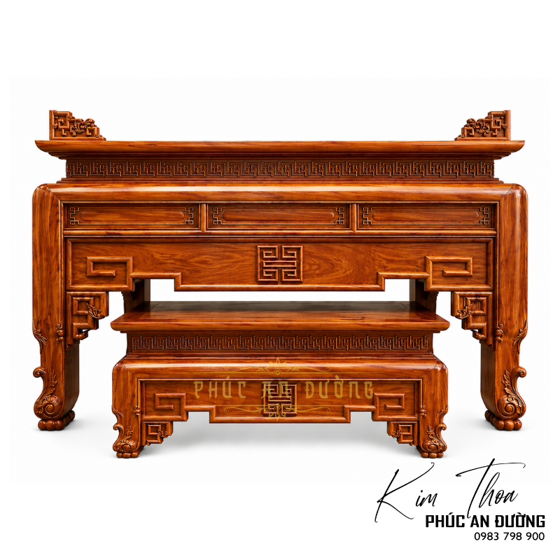 Bàn thờ hiện đại gỗ Gõ Đỏ BTD-50 kích thước 1m97 với thiết kế tối giản, hoa văn triện tinh tế, chân quỳ mềm mại và bàn cơm đồng bộ. Phù hợp cho phòng thờ gia tiên, nhà phố và biệt thự.