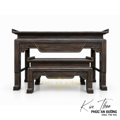Bàn thờ đứng hiện đại gỗ Gụ BTD-07 kích thước 1m75 với thiết kế tối giản, họa tiết triện tinh tế và bàn cơm đồng bộ. Phù hợp cho phòng thờ gia tiên, nhà phố và biệt thự.