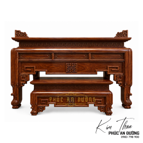 Bàn thờ đứng hiện đại triện Thọ BTD-49 nổi bật với đường nét tinh gọn, họa tiết triện và chữ Thọ đồng bộ, phù hợp phòng thờ gia tiên, nhà phố, biệt thự.