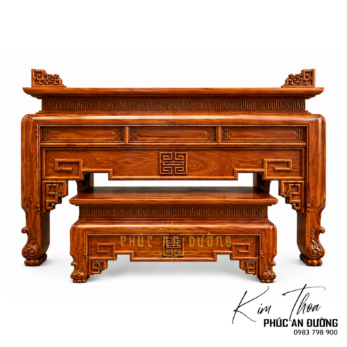 Bàn thờ đứng hiện đại triện Thọ BTD-49 nổi bật với đường nét tinh gọn, họa tiết triện và chữ Thọ đồng bộ, phù hợp phòng thờ gia tiên, nhà phố, biệt thự.