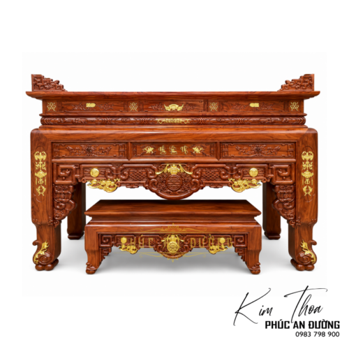 Bàn thờ đứng Ngũ Phúc Kim Tiền gỗ Hương Đá BTD-36 kích thước 1m97 với hoa văn triện, họa tiết Ngũ Phúc Kim Tiền và các chi tiết trang trí ánh kim tinh xảo. Phù hợp cho phòng thờ gia tiên, nhà phố, biệt thự và từ đường