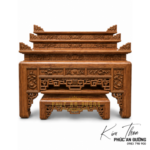 Bàn thờ Ô Sa Tam Cấp hiện đại BTD-31 với thiết kế ba cấp cân đối, hoa văn triện và các chi tiết chạm khắc tinh xảo. Phù hợp cho phòng thờ gia tiên, nhà phố, biệt thự và từ đường.