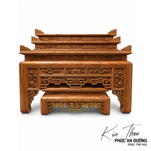 Bàn thờ Ô Sa Tam Cấp BTD-32 sở hữu thiết kế dáng Ô Sa hiện đại, hệ tam cấp cân đối cùng hoa văn triện và chạm khắc tinh tế. Phù hợp phòng thờ gia tiên, nhà phố và biệt thự.