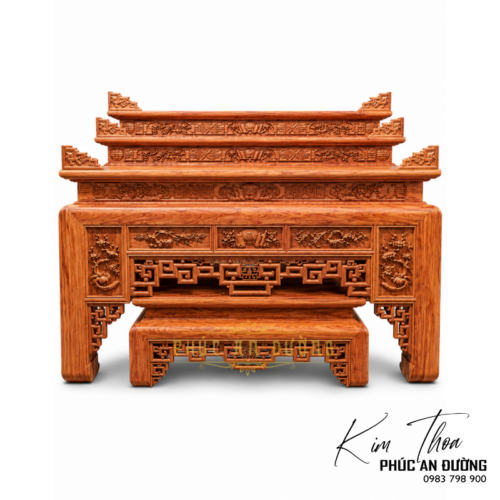 Bàn thờ Ô Sa Tam Cấp BTD-32 sở hữu thiết kế dáng Ô Sa hiện đại, hệ tam cấp cân đối cùng hoa văn triện và chạm khắc tinh tế. Phù hợp phòng thờ gia tiên, nhà phố và biệt thự.